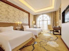 惠州龙光城戴斯酒店，位于惠州深圳国际网球中心附近的酒店