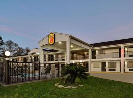 Super 8 by Wyndham Ocean Springs Biloxi，位于海泉市的酒店