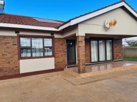Inviting 3-Bed House in Bulawayo，位于布拉瓦约的酒店