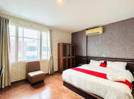 RedDoorz @ Best Hotel Jalan Dr. Sutomo Siantar，位于先达的酒店