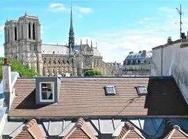 A Balcony on Notre Dame