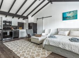 Private Studio Oasis with Nature at Your Doorstep，位于千橡市的酒店