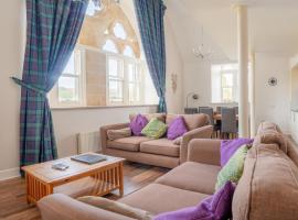 The Caledonian 3 Bedroom Self Catering Apartment in historic Abbey，位于奥古斯都堡的酒店