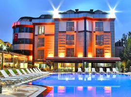 Gardan Hotel，位于贝利克杜祖的带泳池的酒店