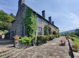 Luxury Bed And Breakfast at Bossington Hall in Exmoor, Somerset，位于波洛克的住宿加早餐旅馆