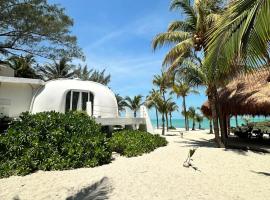 Playa privada con casa entera y palapa，位于卡门城的酒店