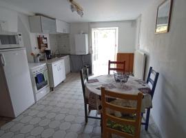 La maison bleue 1，位于Saint-Pierre-du-Regard的酒店