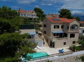 Seaside apartments with a swimming pool Selca, Brac - 22810