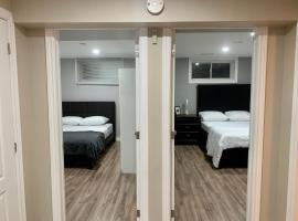 A bedroom in a basement，位于圭尔夫的住宿加早餐旅馆