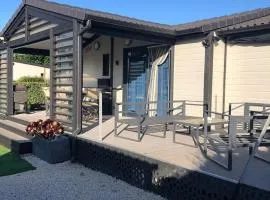 Chalet en bois 3 chambres dans domaine sécurisé avec piscine chauffée - FR-1-783-13