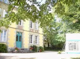 Maison de maître XIXe avec piscine partagée et parc clos, proche sites touristiques - FR-1-489-504