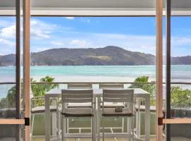 Lagoon Beachfront Lodge 206 on Hamilton Island by HamoRent