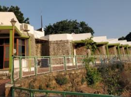 Rupmati The Valley Hotel，位于Māndu的酒店