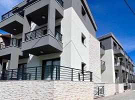 Four Shades Luxury Suites，位于萨尔蒂的自助式住宿