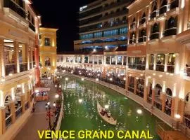 Staycation In Venice Bgc Mckinley Hill #vlrc5h