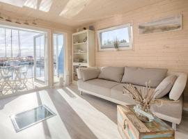 Antje Frieda Comfortable holiday residence，位于费马恩的船屋