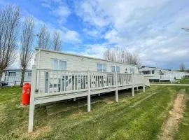 Lovely Caravan With Decking At Manor Park In Hunstanton Ref 23091T