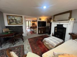 French Gite Style Garden Apartment, Central Taunton，位于汤顿的酒店