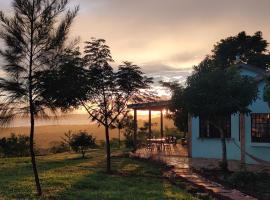 Harry's Cabin - Overlooking Lake Victoria - 30 min from Jinja，位于金贾的乡村别墅