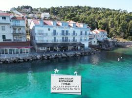 Hotel ROYAL RINA，位于斯托莫斯卡的酒店