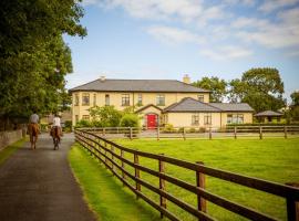 Cahergal Farmhouse B&B，位于Newmarket on Fergus德罗莫兰城堡高尔夫俱乐部附近的酒店