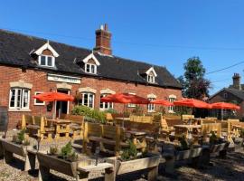 The Half Moon Inn Rushall IP21 4QD，位于Pulham Saint Mary the Virgin的住宿加早餐旅馆