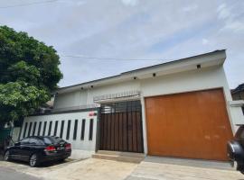 HOUSE IN SURAKARTA，位于Grogol的酒店
