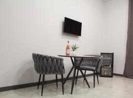 Lux Plaza (New Rooms)，位于Pʼarakʼar的酒店