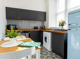 ST MARYS APARTMENT - Modern Apartment in Charming Market Town in the Peak District，位于佩尼斯通的自助式住宿
