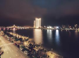 Hoang Linh Riverside Hotel Danang，位于岘港岘港市中心的酒店