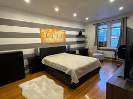 2 Large Bedrooms In Rego Park，位于Rego Park的酒店