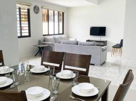 New Big Cozy Affordable 3 Bedroom House，位于达沃市的酒店