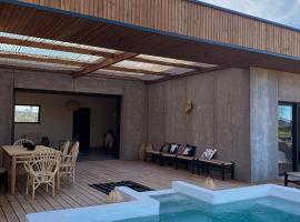 Magnifique villa écologique piscine jacuzzi，位于Clarensac的酒店