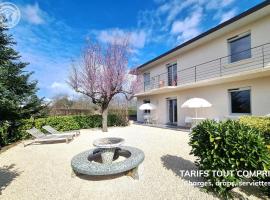 Gîte moderne avec parking sécurisé et jardin privé - FR-1-496-316，位于Riorges的酒店