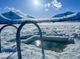 Fairytale STAYcation - JACUZZI, BOAT & SAUNA