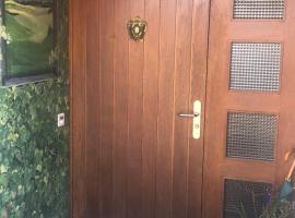 Gemütliches Zimmer mit eigenem Bad，位于Worb的酒店