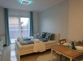 Airport Luxury Apartment with Balcony + Free parking