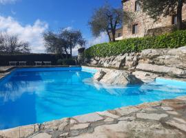 Borgo Livernano - Farmhouse with pool，位于拉达-因基安蒂的农家乐
