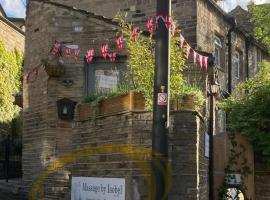 The Therapy Rooms Holmfirth Holiday Let，位于霍姆弗斯的酒店