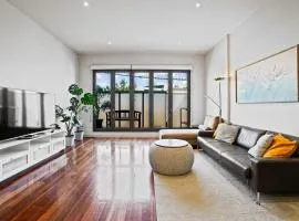 Trendy 3 Level Retreat at North Melbourne with parking