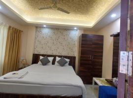 Hotel Aradhya Puri Sea View Room - Luxury Stay - Best Hotel in Puri，位于普里的酒店