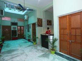 Collection-O Sara Grand Near Ram Manohar Lohia hospital，位于Chinhat的酒店