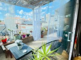 Sweet Atic，位于锡切斯的高尔夫酒店