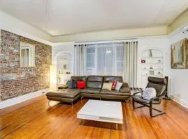 3BR Skyline Apt in Bustling District I Great Value