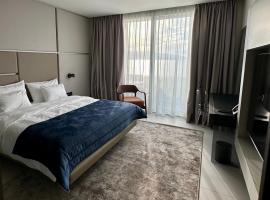 Abi's Hotel & SPA Vlore，位于伏罗拉的酒店
