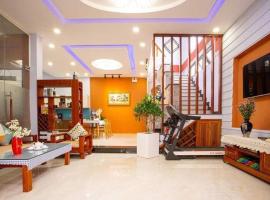 Leila House - DaNang Central - 3BRs - Free Airport Shuttle，位于岘港的酒店