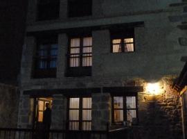 El Farolillo de Piedra，位于Montejo de Tiermes的带泳池的酒店