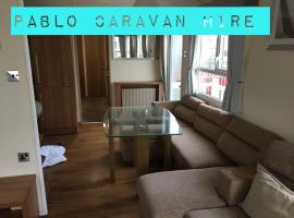 3 Bedroom 8 Berth Caravan Towyn，位于拉尔的酒店