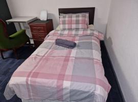 Room near East Midland Airport 5，位于凯格沃思的酒店