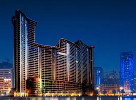 CMA Skyline Sanctuary Apartments - Ajman Corniche UAE，位于阿吉曼的带泳池的酒店